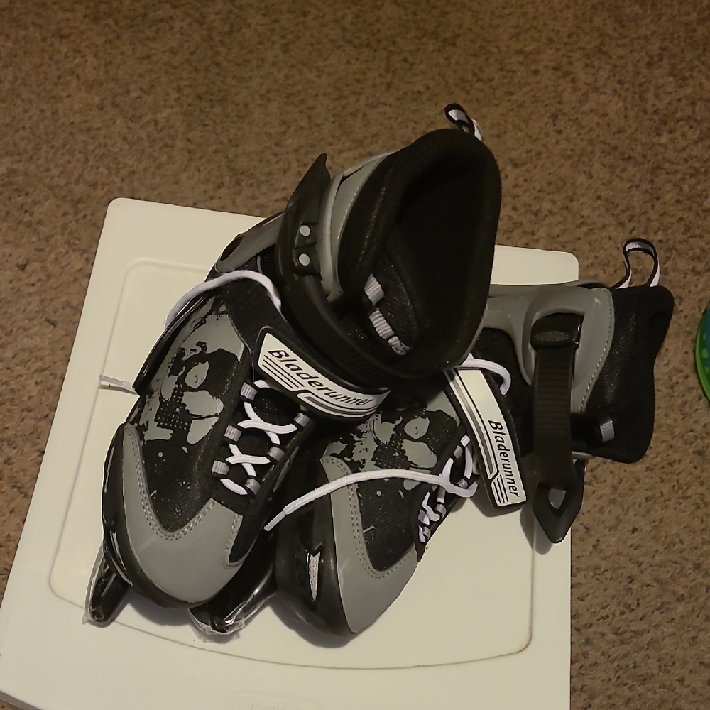 Bladerunner Adjustable ICE SKATES size 2